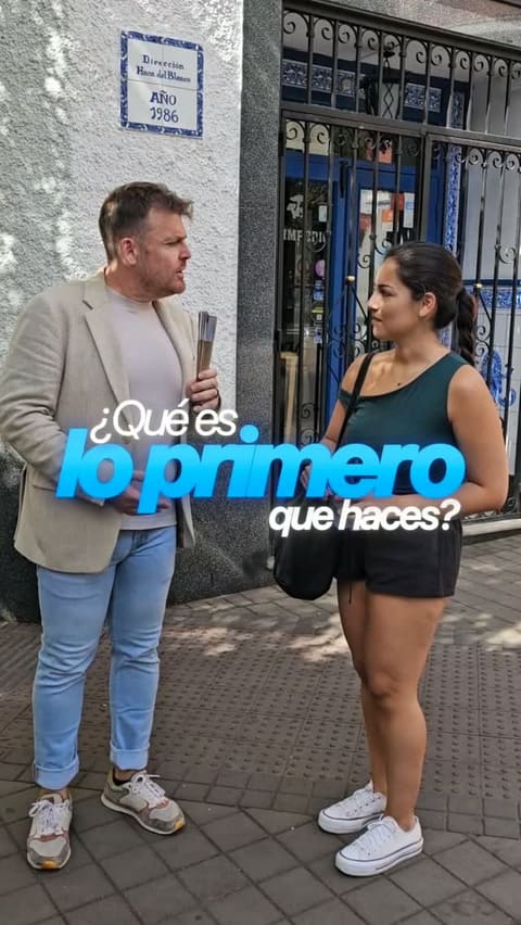 Reel de Valent Naranjo preguntando en la calle